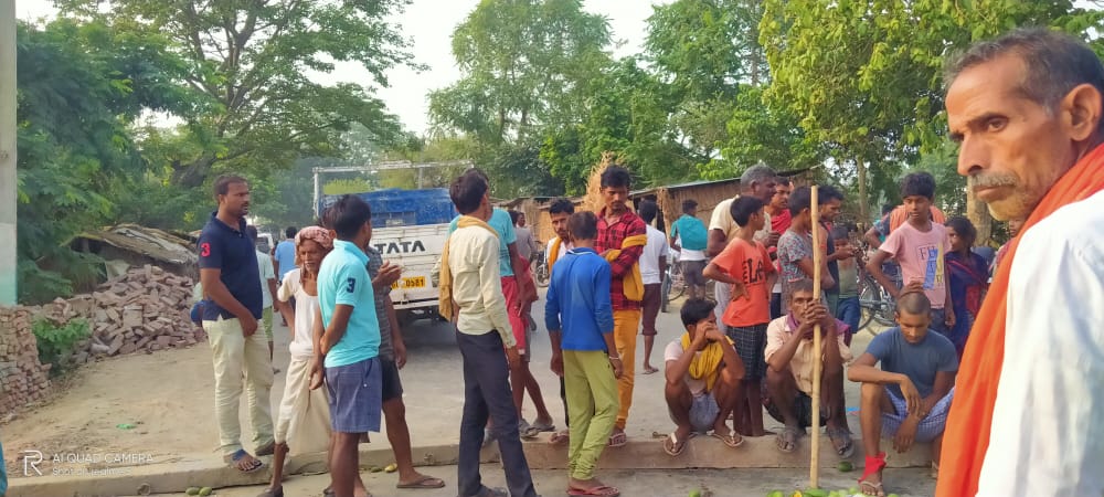 Nh31 दुबे छपरा ढाले पर शरणार्थी भूमिहीन लालू तीयर का पिकअप पलटने से मौत अन्य तीन घायल एक वाराणसी रेफर आए दिन ऐसी घटना हो रही हैं सरकार व जिला प्रशासन रोड पर जीवन यापन कर रहे शरणार्थीयों पर ध्यान दें 
<a href="/CMOfficeUP/">CM Office, GoUP</a> <a href="/dmballia/">DM Ballia</a> <a href="/balliapolice/">Ballia Police</a> <a href="/brajeshpathakup/">Brajesh Pathak</a> <a href="/digazamgarh/">DIG Range Azamgarh</a> <a href="/AmitShah/">Amit Shah</a>