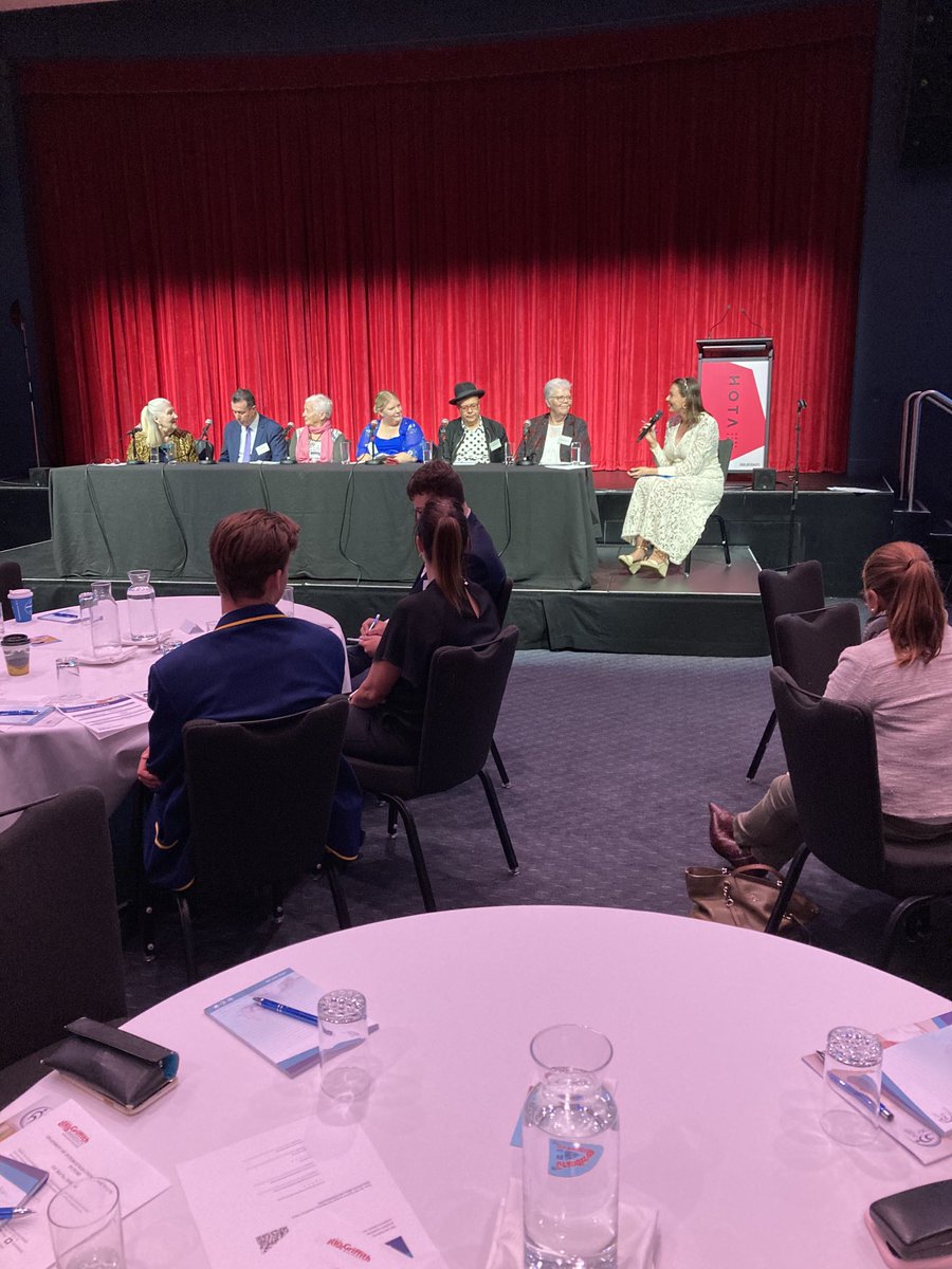 Dem_Adv's tweet photo. #GCIntergen @MayorTomTate Forum #RaisingAwareness bout connecting with others who have the same mindset to #develop #Intergeneration #Practices programs. It’s just a normal thing to do. #SoLetsDoIt @AIIP @AusInsIntergenP @Anneke_Fitz https://t.co/WlKAriRlMx