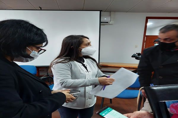 Radiosofiafm2's tweet photo. Importante reunión de coordinación de la alcaldesa Nery Rodríguez con la Directora de Secpla 

Con el compromiso de agilizar procesos administrativos para acelerar las respuestas ante emergencias de todo tipo, concluyó la reunión ampliada de emergencias

https://t.co/QvHzrfie3B https://t.co/w2wPVFj7Ww