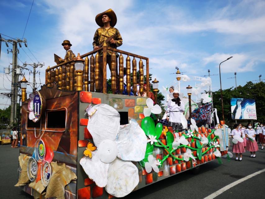 newswatchplusph's tweet photo. LOOK: Some of the floats participating in the first-ever Nilad Festival to celebrate the 451st Araw ng Maynila | @davidyusantos https://t.co/M99ZdNJ66N
