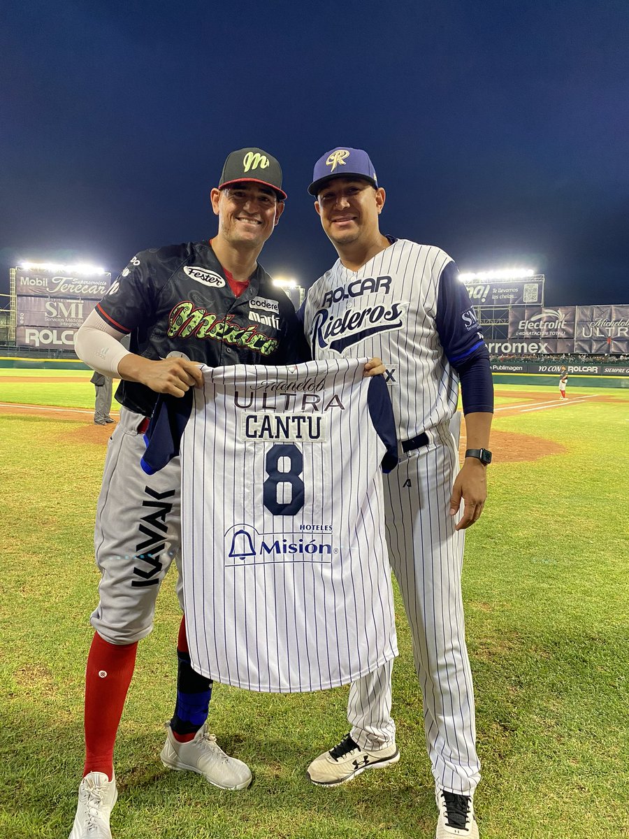 RielerosDeAgs's tweet photo. Finalizan cinco en el Romo Chávez 🏟
De la mano de nuestro manager @luiscrivera36, le rendimos homenaje para @jorgecantu3 jugador de @DiablosRojosMX y referente de nuestro beisbol en su última temporada como profesional 👏🏻
@DiablosRojosMX👹 5️⃣
#Rieleros 🚂 0️⃣ https://t.co/AZ1Mmij4Dv