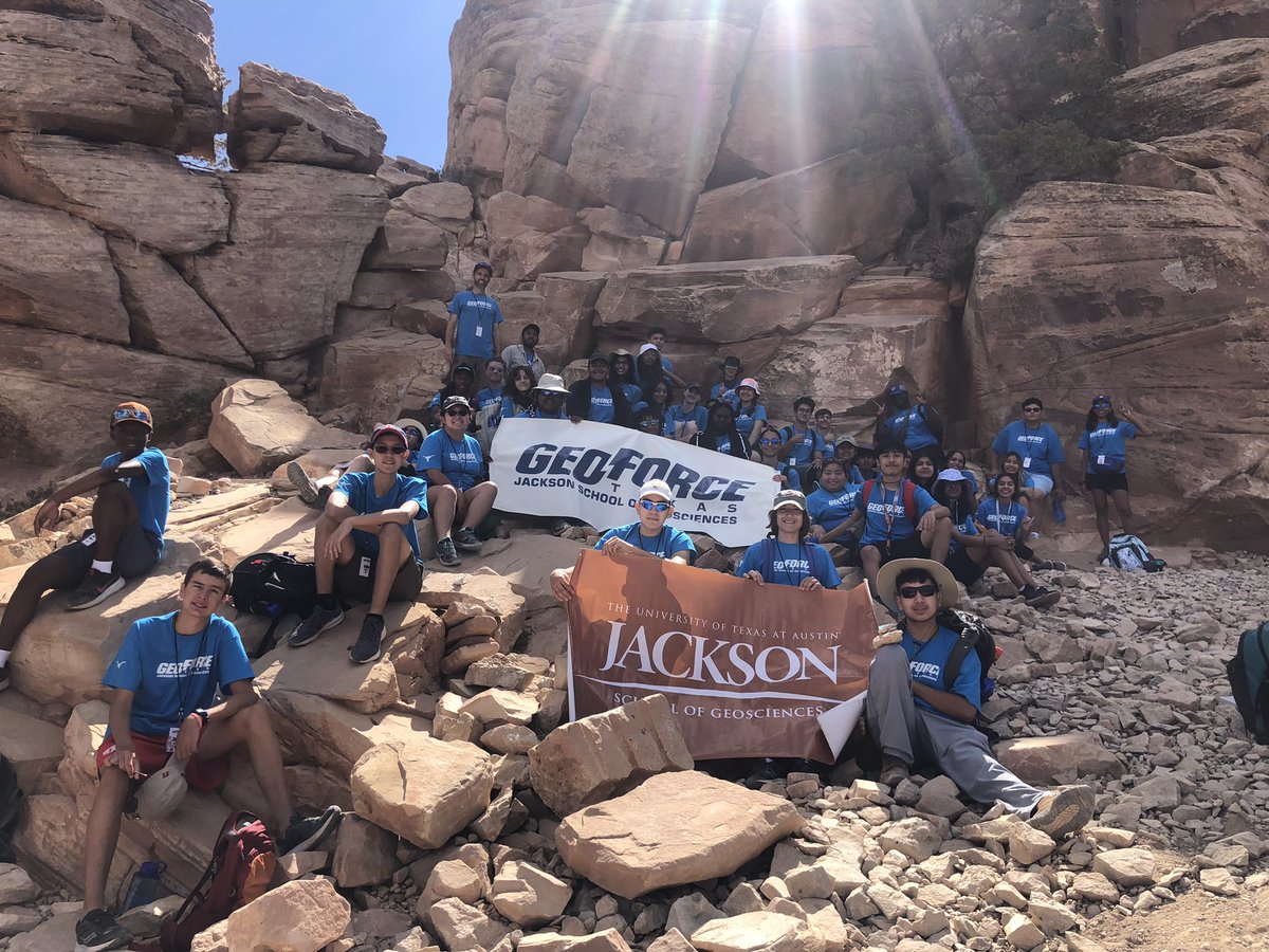 GeoFORCETexas's tweet photo. GeoFORCE Houston 10th graders at Ooh Ahh Point at the Grand Canyon today. #GeoFORCE https://t.co/NaEhnJ51wi