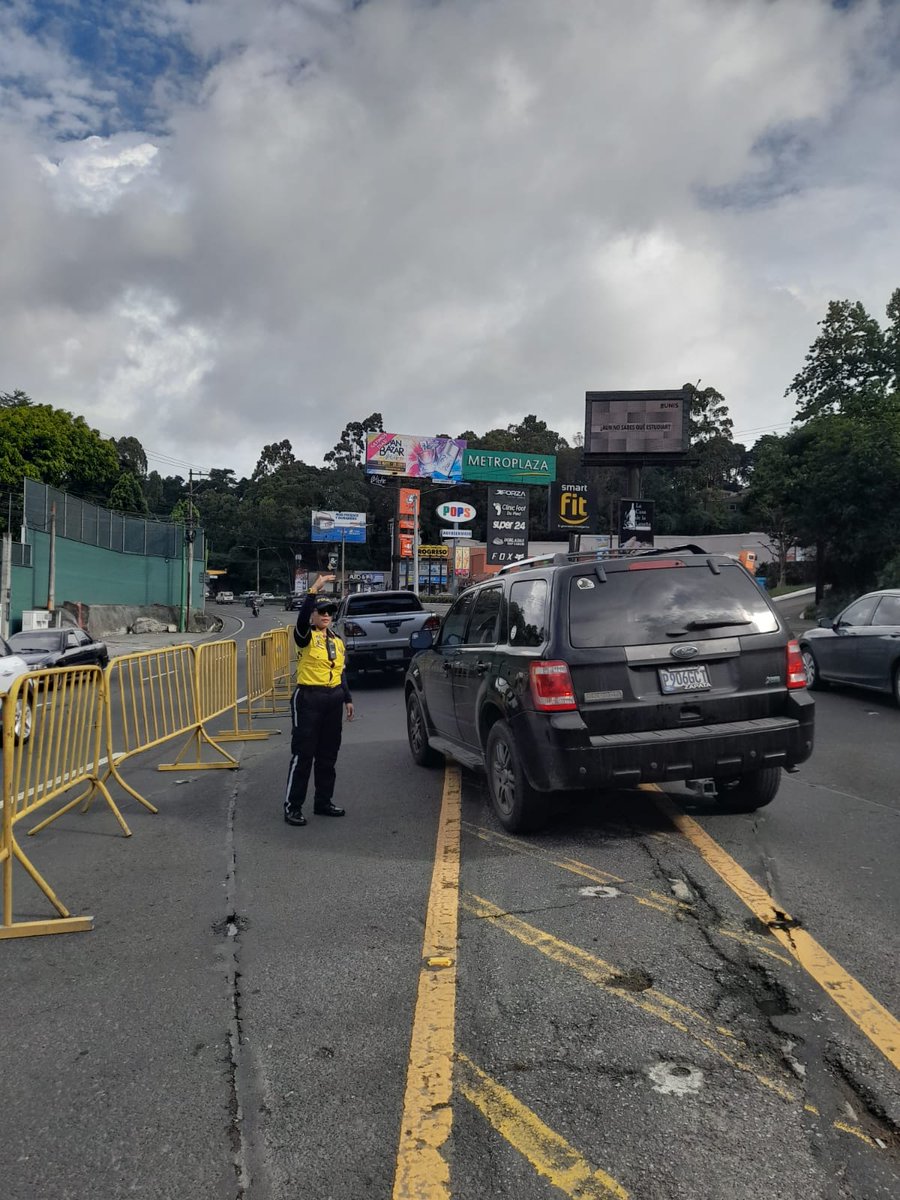 Habilitado el Carril Reversible del kilómetro 12.5 al 16.5 #CarreteraElSalvador a Oriente.
#PMTSCP 
#MunicipalidadDeSantaCatarinaPinula  
#soluciona