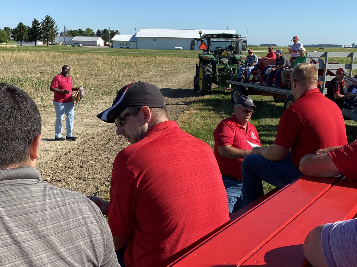 MarkBadertscher's tweet photo. This morning was the #OSUExtension Agronomic Field Day at the Northwest #OARDC Research Station. Thanks to Ohio Corn & Wheat for sponsoring. https://t.co/MMHnYQGujM