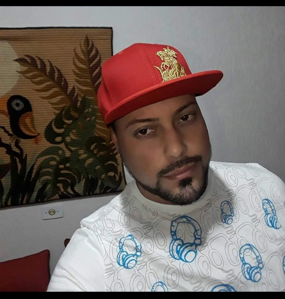 CarrafaAdam's tweet photo. #emcasa #PINTOAWARD #BONE #axilasdehombre #Barbados #cavanhaque #bigode https://t.co/RcM5pSwwps
