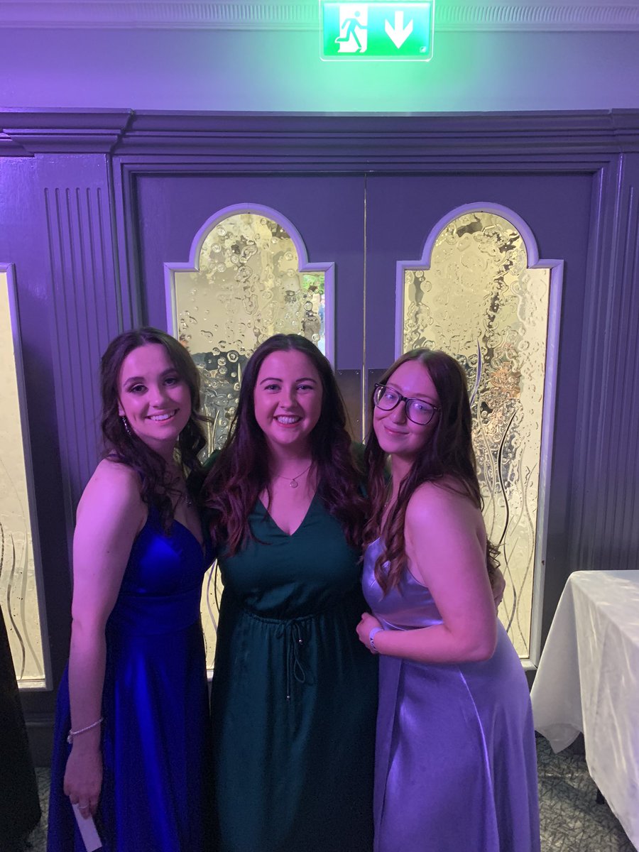 MunnochMrs's tweet photo. What a wonderful (and very sunny) evening for prom 2022. ☀️ #TeamLHS https://t.co/jFP3uzY2RW
