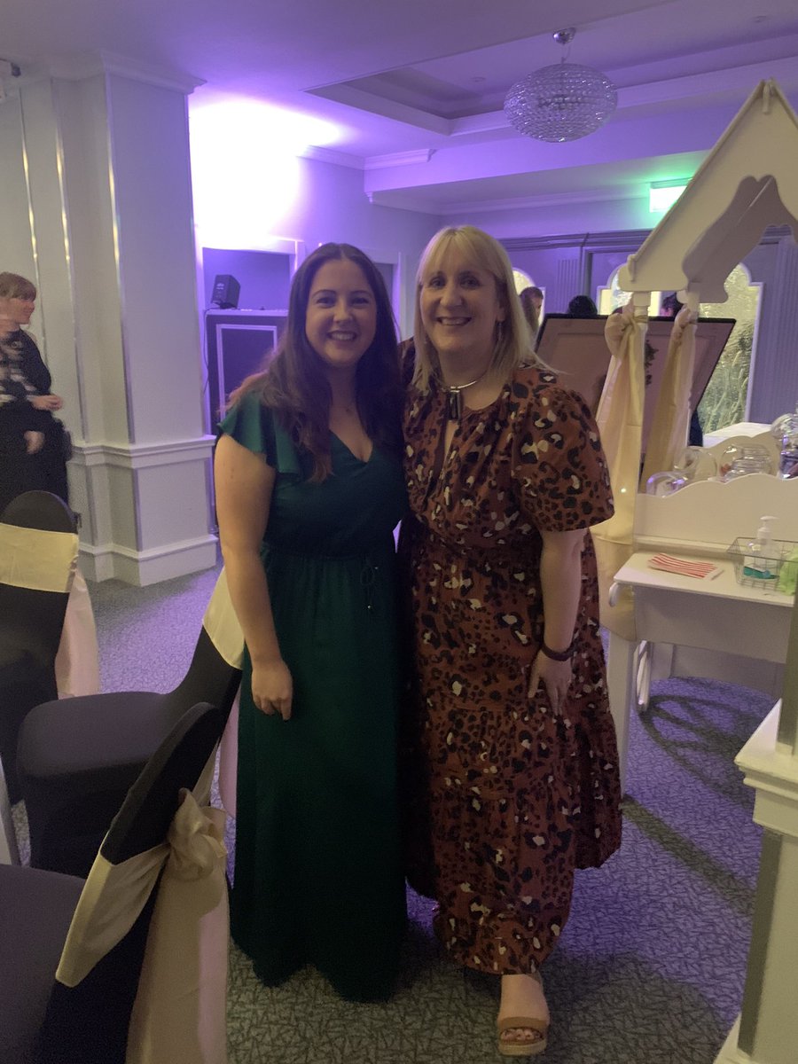MunnochMrs's tweet photo. What a wonderful (and very sunny) evening for prom 2022. ☀️ #TeamLHS https://t.co/jFP3uzY2RW