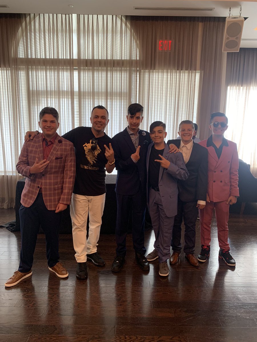 fernburn74's tweet photo. CryptoFernburn at a grade 8 Grad party and these kids wanted a picture with me this is Crazy @psychoparrots 🤣 https://t.co/eMSIQpj3Ew
