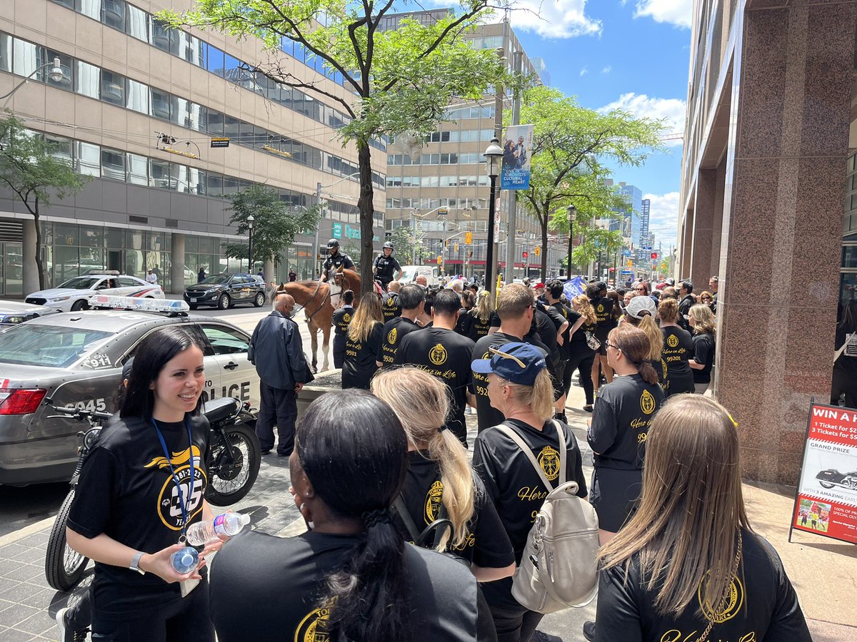 TPSMediaGirl's tweet photo. Team @TorontoPolice CorpComm for the @SOOntario 35th Anniversary #TorchRunTO. We honour Detective Constable Northrup. #Heroinlife https://t.co/L5ZkoLphSG