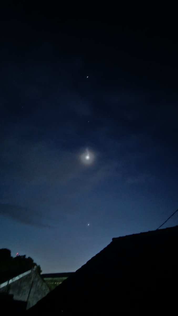 rinasnoww's tweet photo. Ok, i got it. Cantik banget 🥺🫶
#planetsejajar
#planetalignment2022 https://t.co/F1MuQpZm1u