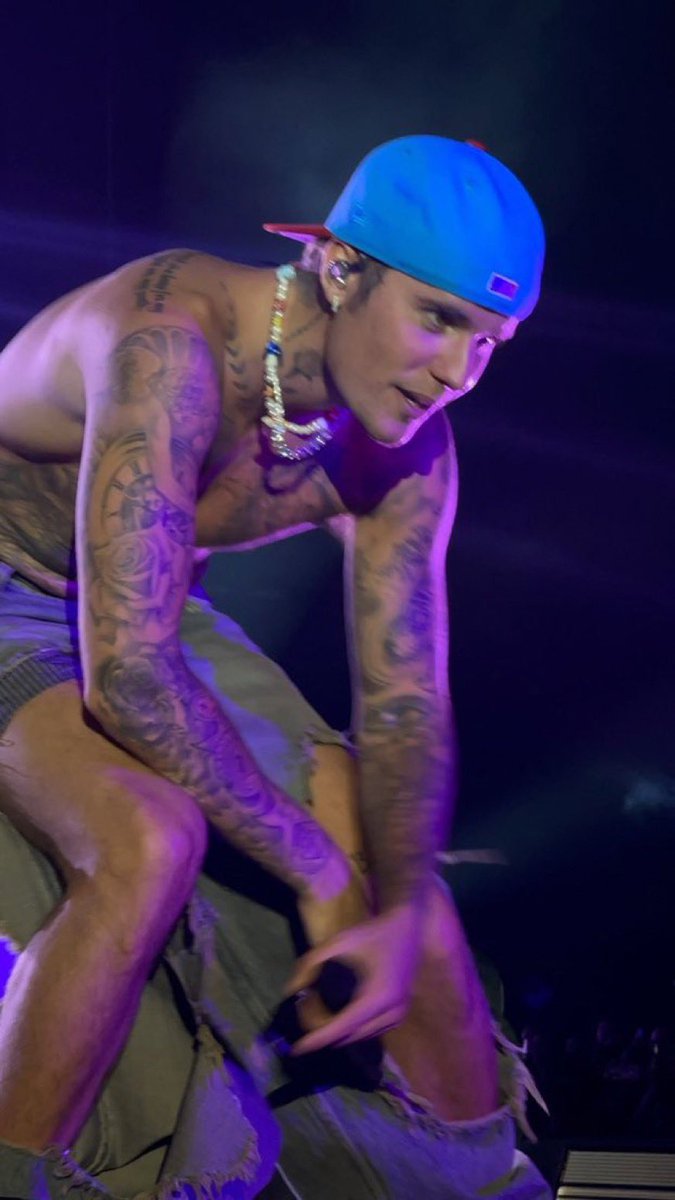 endisbeginnivg's tweet photo. JUSTIN BIEBER. https://t.co/Wq0L5VrGwn