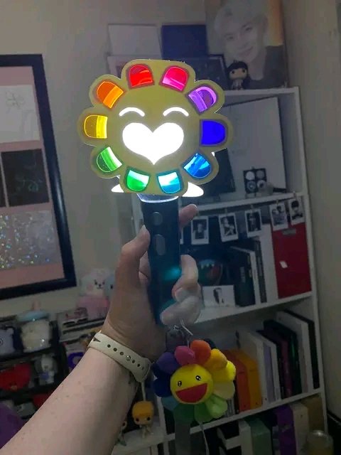 YoonTete_'s tweet photo. ARMY que irá a lollapalooza decidieron decorar sus army bombs para mostrar su apoyo a hobi en su presentación. Amo 🥺💞

ARMY FIGHT FOR BTS 

I vote for #MTVLAKPOPBTS #MTVLAHITMYUNIVERSE at this year's #PremiosMTVMIAW (@BTS_twt) https://t.co/t1W5wWTi7s