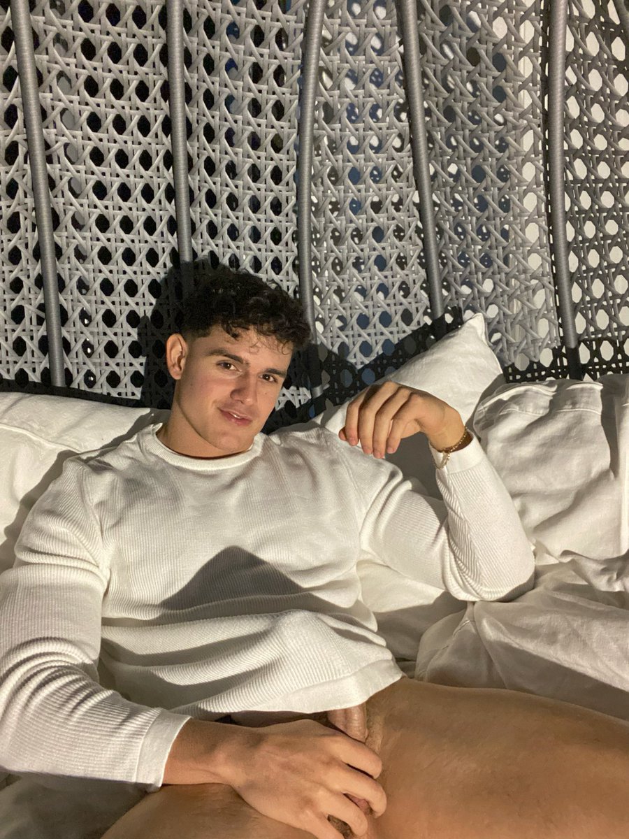 MATHEW_SUMER's tweet photo. https://t.co/zs1ynHJEgZ me subes la camisa? https://t.co/TnUnEpNjX5