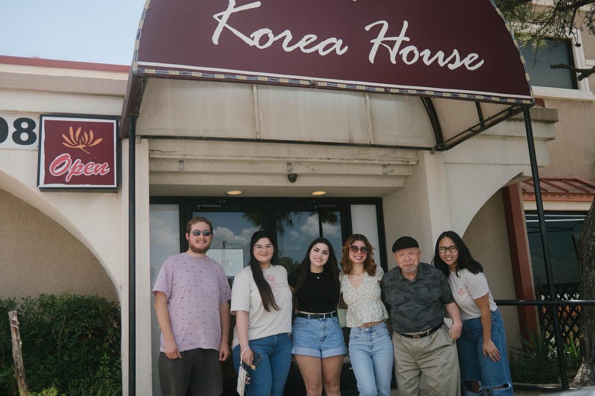 dfwasianhistory's tweet photo. Lunch and learn for our @jindal_utdallas ProConnect students 📚 Researching the history of Korea House and the Asian Trade District with Mr. Charles Park for our upcoming web series, "Thank You, Have a Nice Day." 🥢 #ourlegacyishere https://t.co/kpVi7VMXdu