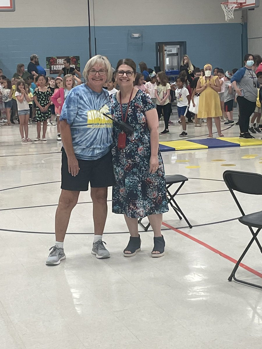 What an amazing send off! We love our Ridgeway School family! <a href="/RS_Dolphins/">Ridgeway Elementary School</a> <a href="/MTSDnews/">MTSD News</a>