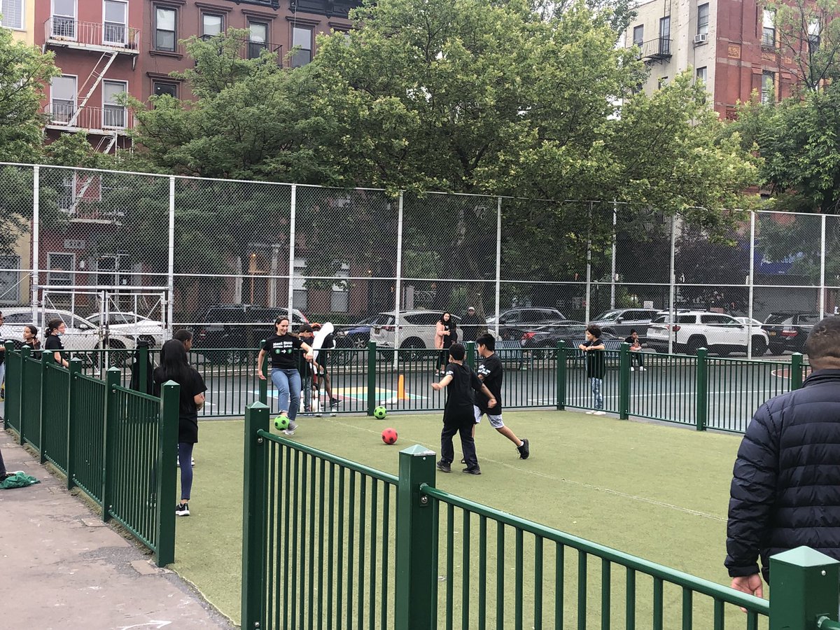 PSMS206M's tweet photo. 🔊Big shout out to Ms. Munley and the fifth grade teachers for organizing yesterday’s “Fun Day” and today’s moving up ceremony for @PSMS206M’s fifth graders.  So many beautiful moments to highlight. (1/5) https://t.co/FSWpnGWYFS