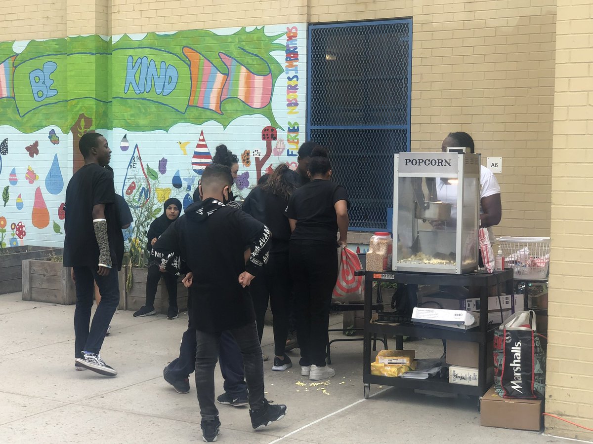 🔊Big shout out to Ms. Munley and the fifth grade teachers for organizing yesterday’s “Fun Day” and today’s moving up ceremony for <a href="/PSMS206M/">PS/MS 206M: Jose Celso Barbosa</a>’s fifth graders.  So many beautiful moments to highlight. (1/5)
