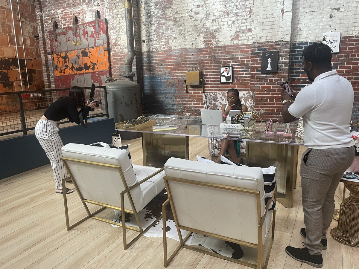 mycleotv's tweet photo. The experiential piece by @remixliving is flawless at the @mycleotv and @verizon Your Decor, Remixed event! Don’t miss all-new episodes of #DecorRemixed every Wednesday 9p/8c on CLEO TV! #DesignAndDine https://t.co/DHvFPmFCiv