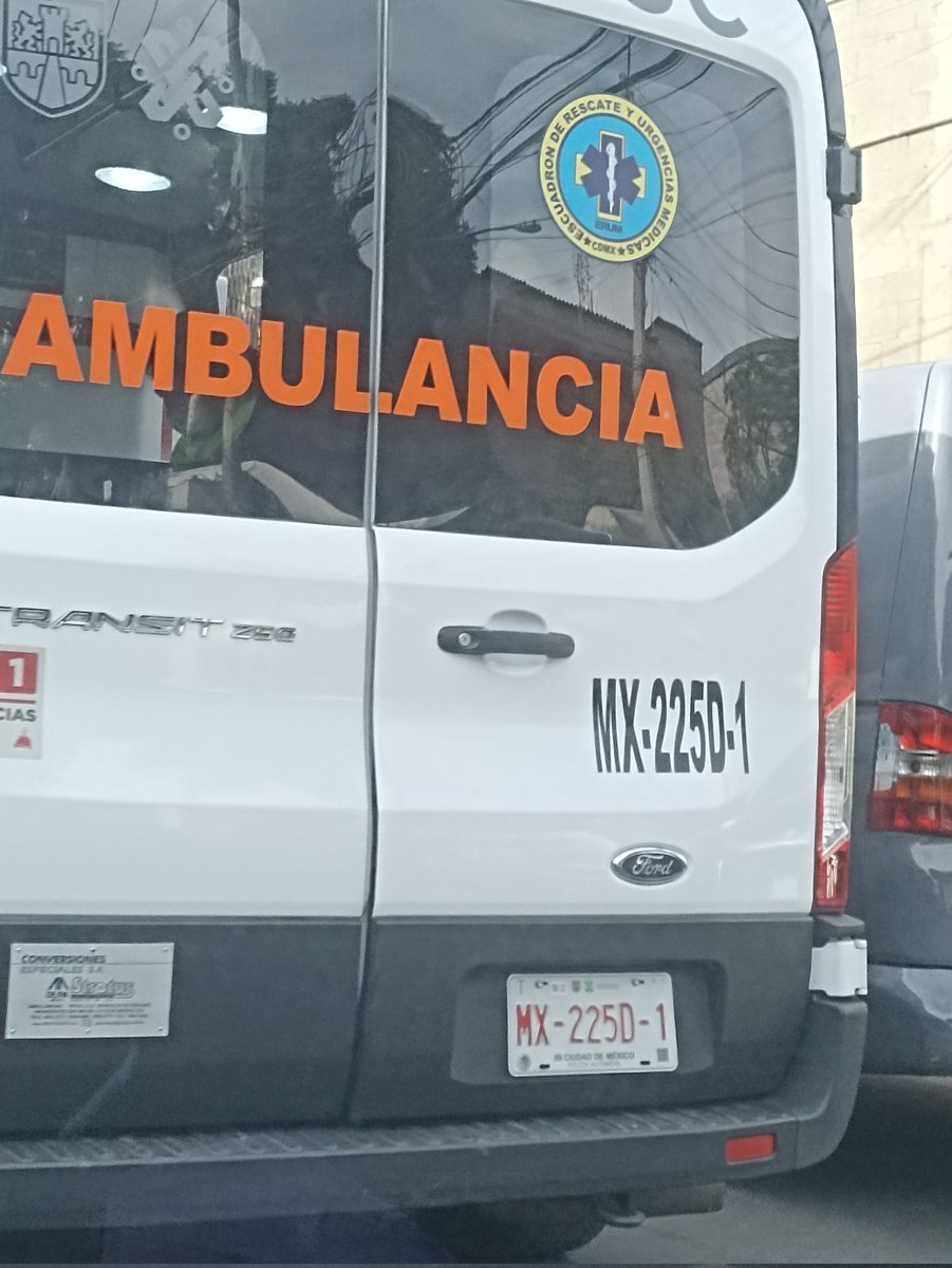 derislava's tweet photo. @AlcCuauhtemocMx Se les ha solicitado topes y les da igual cada rato hay atropellados o choques en estás esquinas. Es fuera de la plaza portal centro urgen topes en las calles zoquipa, arenal y topacio entran rapidísimo y no se detienen. https://t.co/umKkDJF0gQ