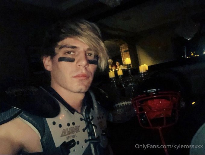 My favorite costume ever was on Halloween 2018! 🎃🏈 #ThrowbackThursday https://t.co/ttz2rAmhRQ<a href="/tag/throwbackthursday"class="tags"><span>#throwbackthursday</span></a>