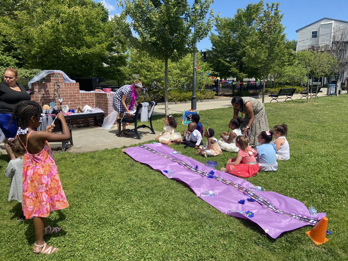 JK scholars celebrated the end of the year with a “QU” wedding and bubble ceremony! Shout out to Ms. Ali Basu and Mr. Loren Chen for organizing, and to our JK families for bringing delicious dishes to share!