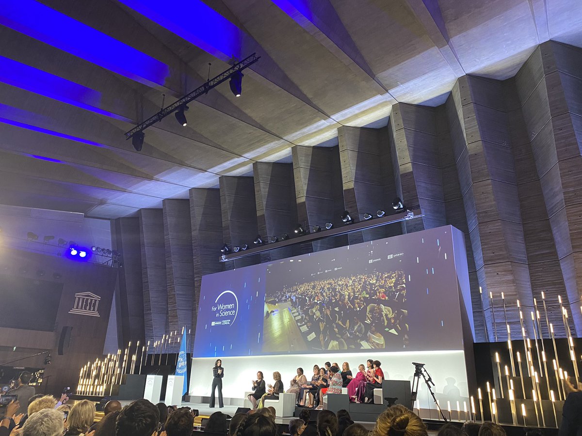 •Marie• tweet media