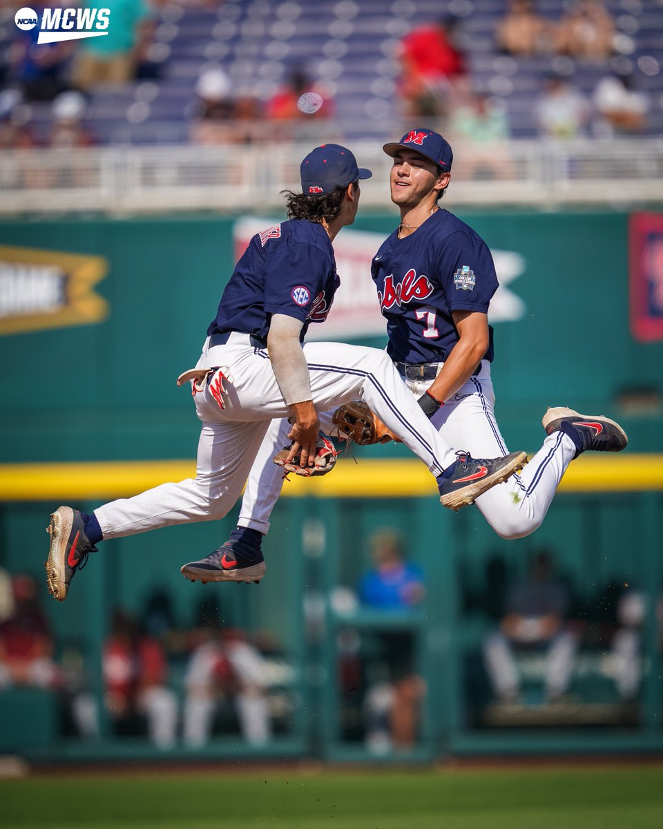 Hotty Toddy flyin' into the 'SHIP!

#MCWS x <a href="/OleMissBSB/">Ole Miss Baseball</a>