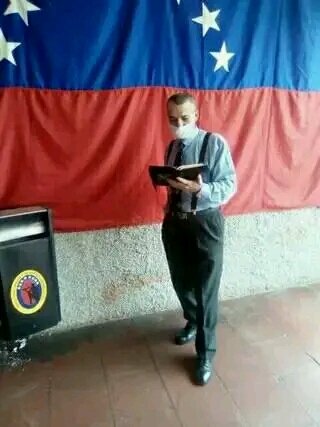AngelGa75726790's tweet photo. @NicolasMaduro Sigo sin resivir respuesta ami necesidad de vivienda pero aun asi seguire rodilla entierra esperando mi bendision apesar que tengo cancer y soy miliciano ymañana es mi cumpleaños años ban y vienen y ami nada que me ayudan 04125889208 02125420404 gracias mi comandante presidente https://t.co/WHPETVkJ2T