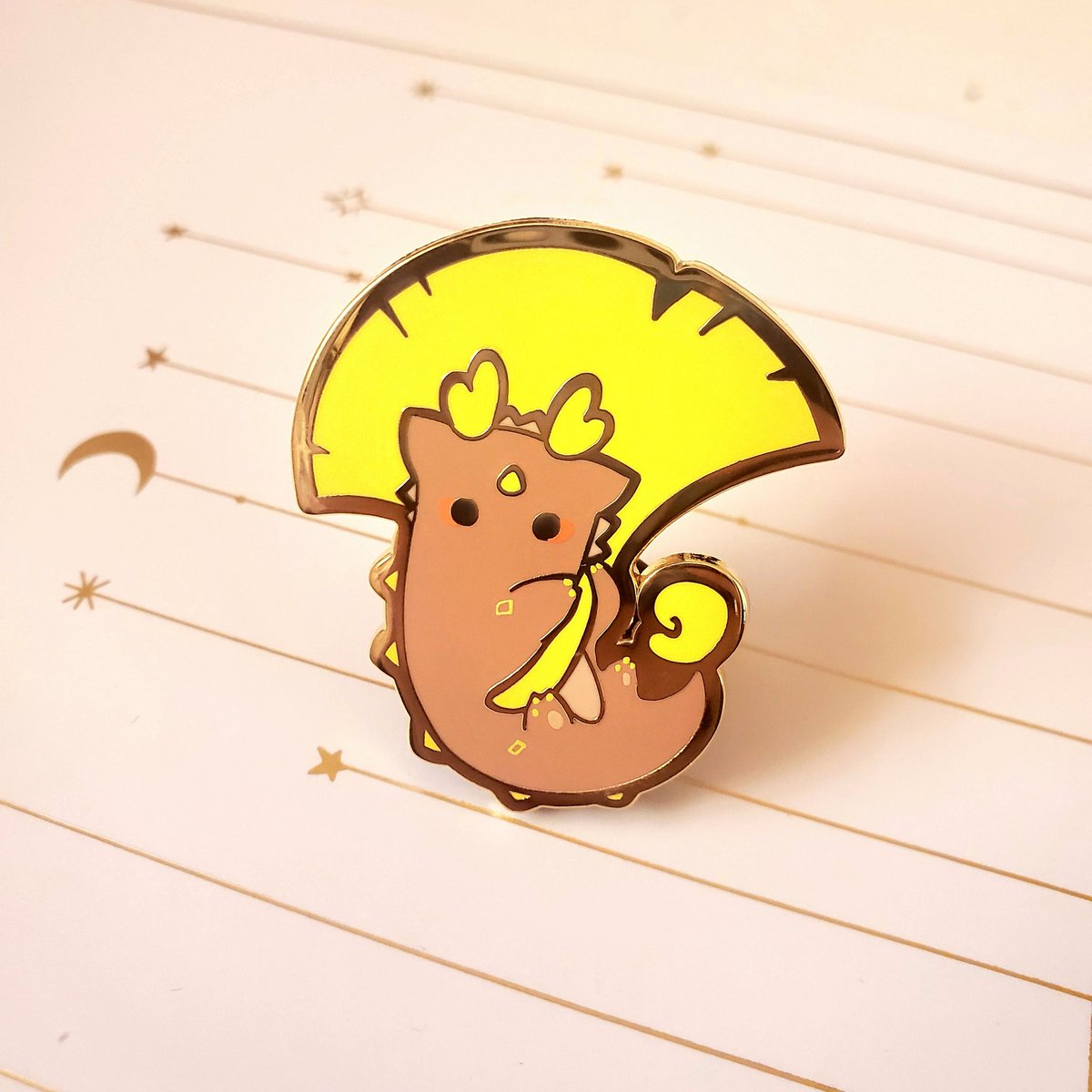 「These pins will be available next shop u」|Nagarniaのイラスト