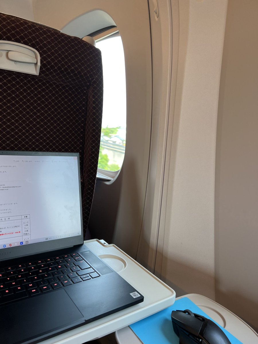 coconai's tweet photo. おはようございます♪

久しぶりの新幹線移動🚄
シートがリニュアルされてる感じがしました。
今日も素敵な1日になりますように✨💕 https://t.co/dkI6BmkHe6