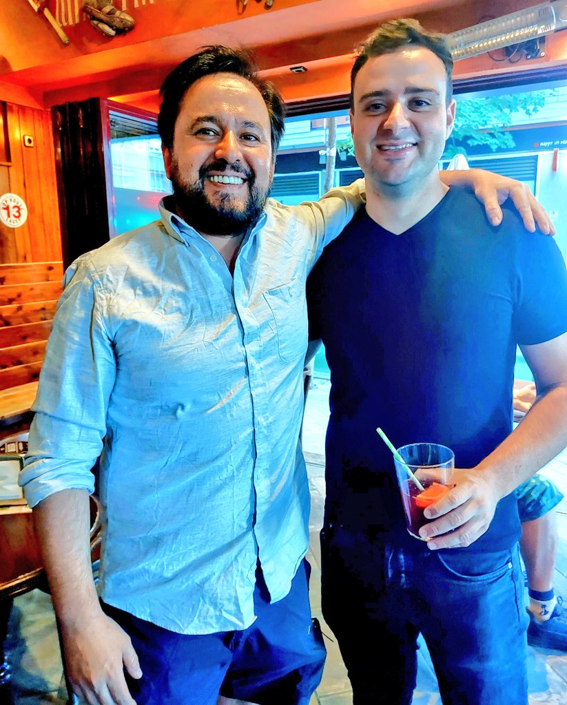 eldandidelcongo's tweet image. Conociendo a GM Pepe Cuenca y a MI "Divis", grandes jugadores de ajedrez, divertidos y didácticos streamers de #chess24 y bellísimas personas. Y dando a luz alguna sorpresa para el 20 Aniversario de Clínica Elbrus...
#ajedrez #PepeCuenca #eldivis #clinicaelbrus  #Candidatos2022