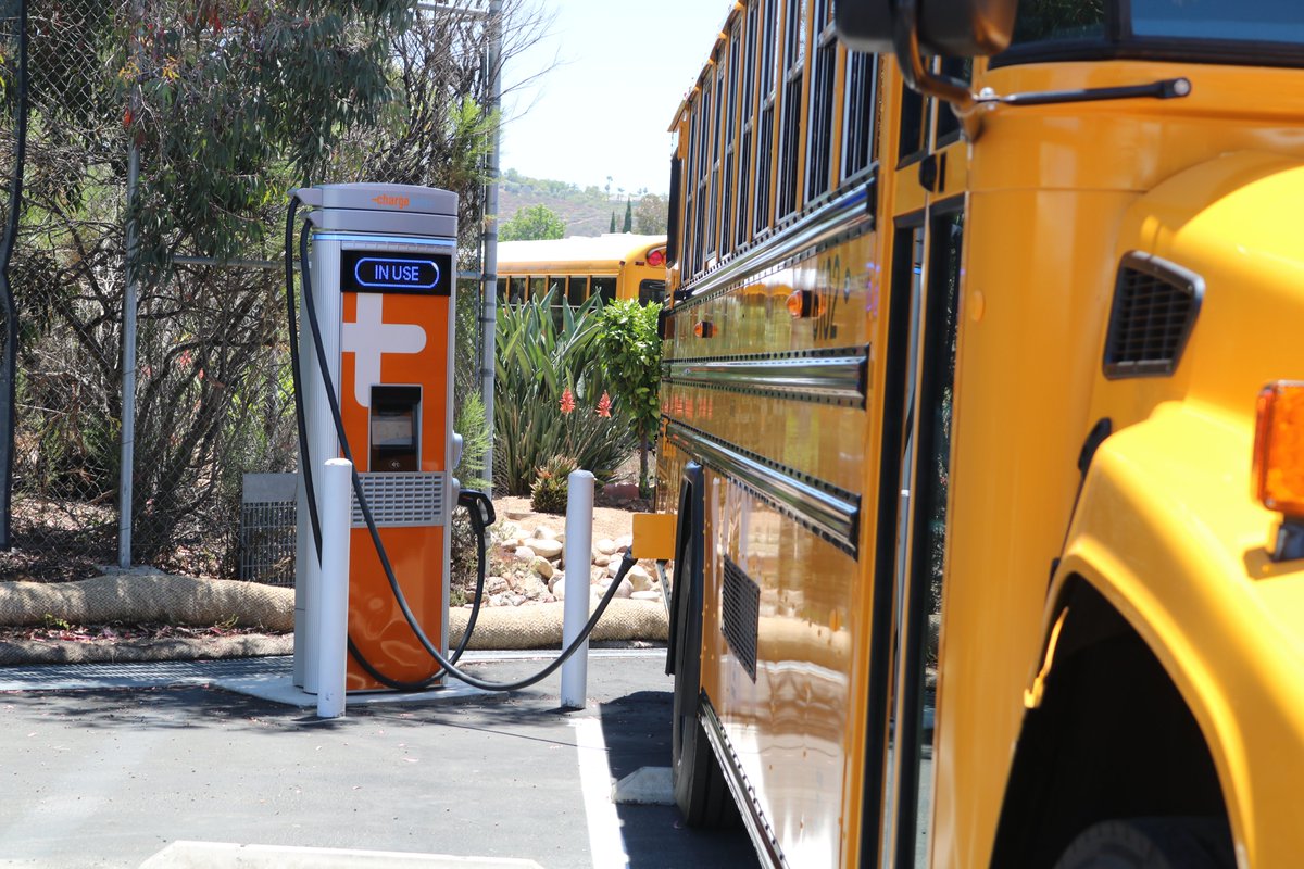 PowayUnified's tweet photo. Special delivery! 🚍 Today #PowayUnified unveiled 8 of our 28 new electric school buses. The PUSD bus fleet is now nearly 32% alternatively fueled - we are excited to put these buses to use! Thank you to all who came out to take a sneak peek today. https://t.co/nTTfAWEynY