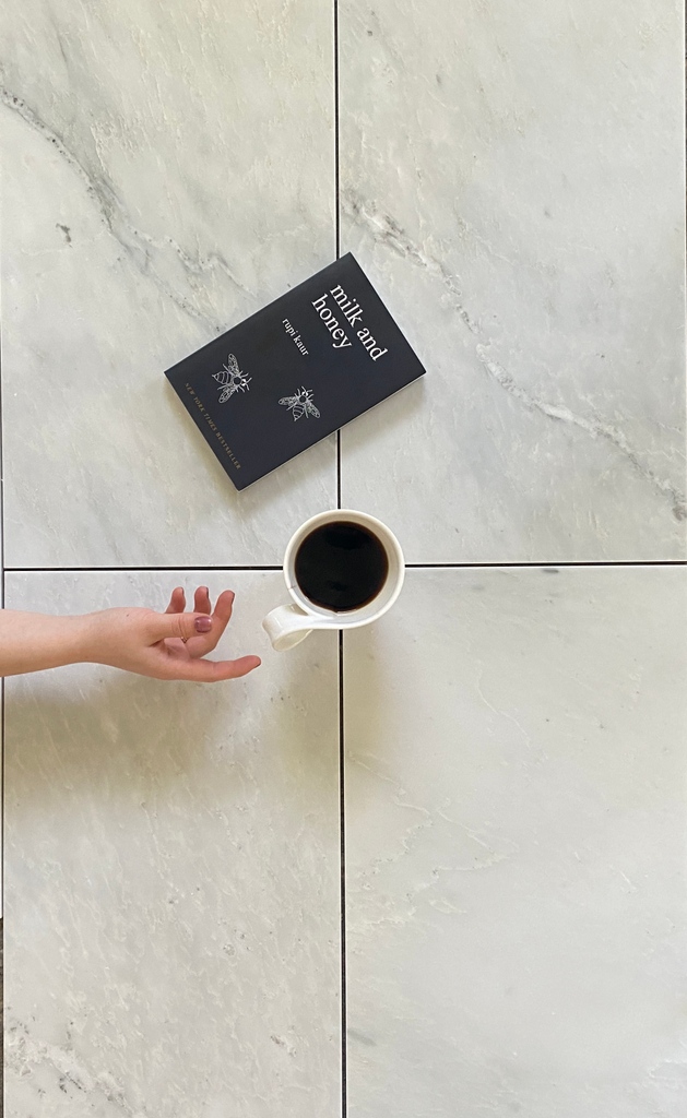 Arabescato marble is such a luxurious option for a kitchen or bathroom. This marble is definitely a favorite!
.
.
.
.

 #dreamhome #dreamkithcen #interiordesign #ihavethisthingwithtiles
#modernhome #interiorinspiration #interiorgoals #marble #arabescato #arabescatomarble