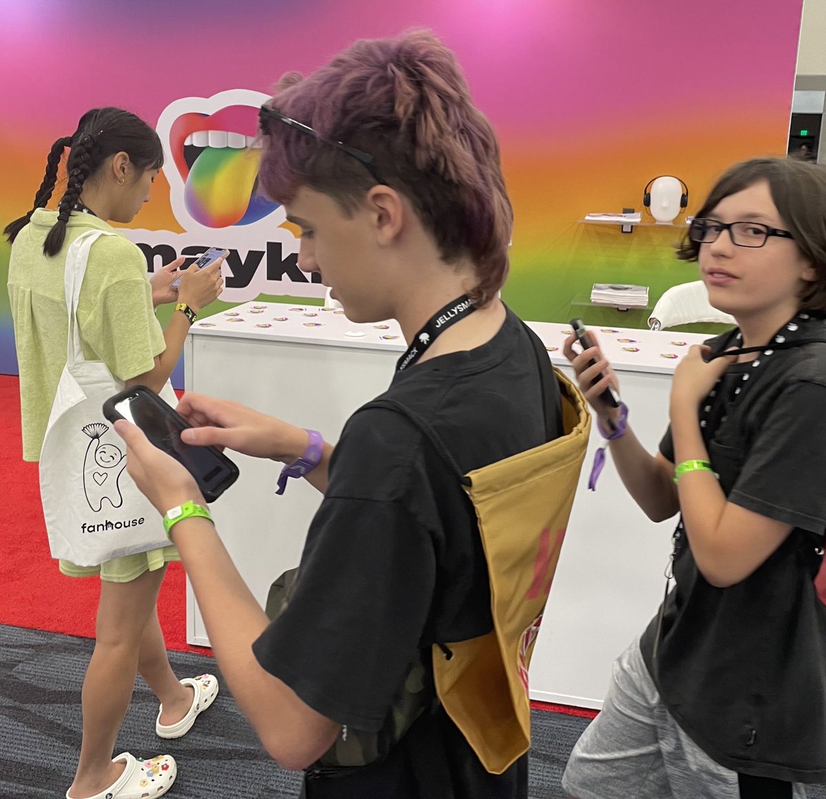 stefan_loops's tweet photo. music is no longer just for the music elite &amp; perfectly talented few. every single one of you can be an artist. ❤️ #VidCon2022 #vidcon #maykit https://t.co/7t35dmvQRZ