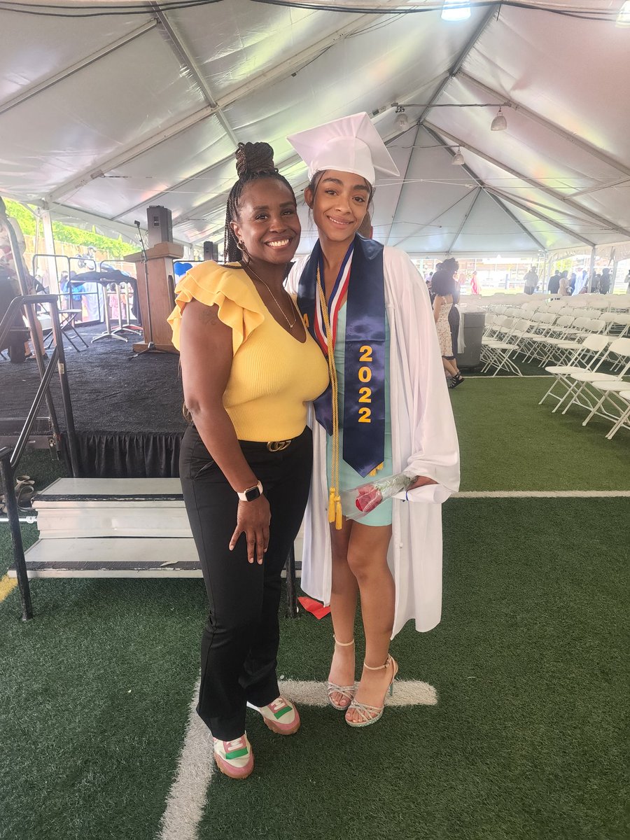 AMindfulTalk_'s tweet photo. My baby graduated!!! Very proud of her. Thank you ACLA staff for all your support from 6 to 12th. You will forever be part of our lives. 😊 Thank you Brooklyn North Sperintendency for your support to our schools.  @michael12acla @TerrencePaulin @BKNHSSuptRoss @ExecSuptKWatts https://t.co/sXD1ediT6D