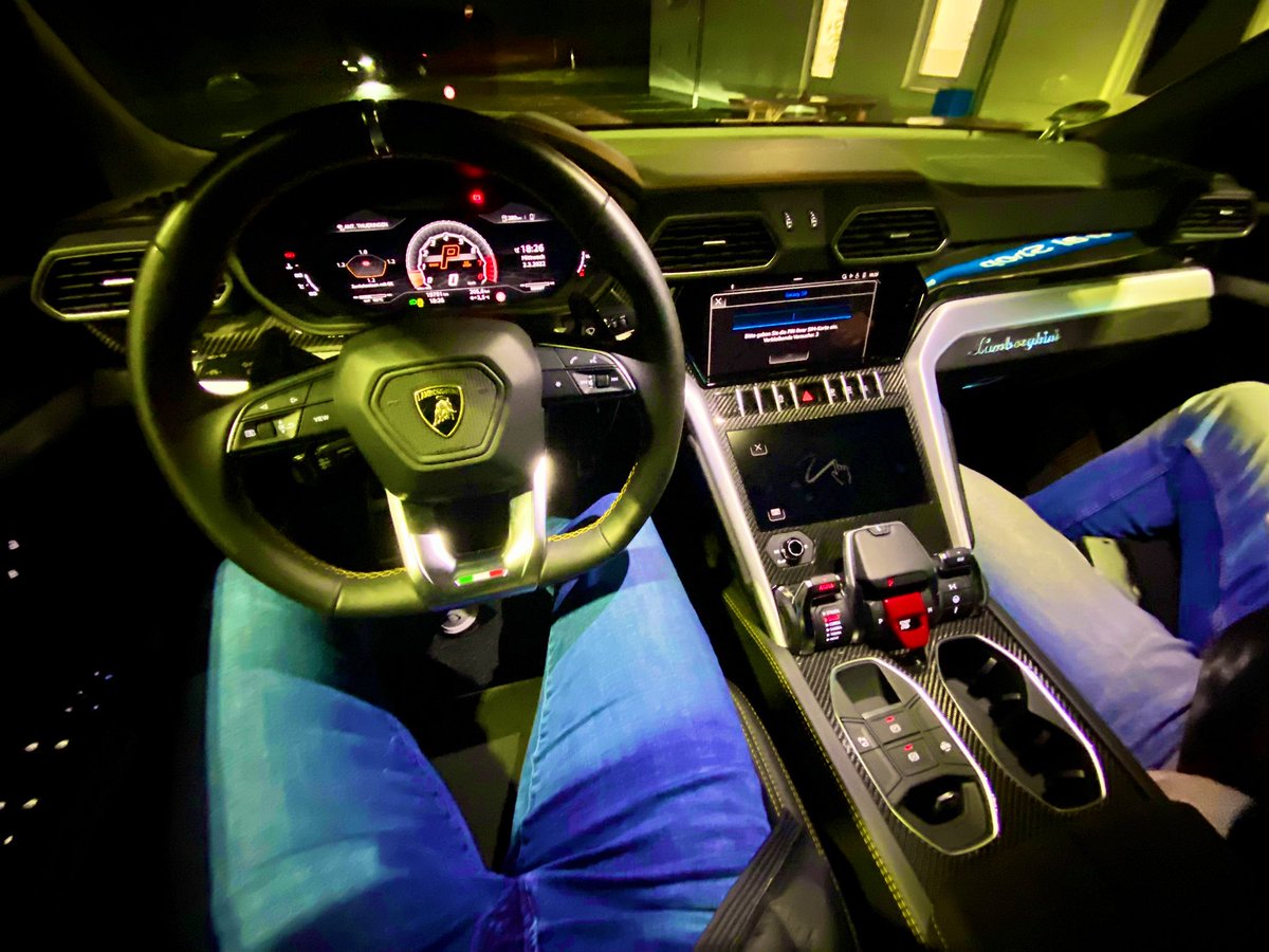 VWGolf7GTIPerf's tweet photo. #Lamborghini #Urus #GreyWraped #GernWieder #NurFliegenIstSchöner #JetCockpit #StartTheEngine #SuperHero #MotorHeroin #soundofmagic 🖤❤️ https://t.co/dOQbK6qNhf