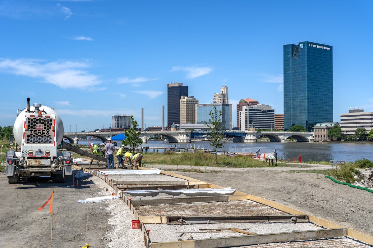 MyMetroparks's tweet photo. Today was a huge day! The first concrete was poured into what will become the Glass City Riverwalk. A life changing, city shaping endeavor has begun that will change the way that residents and visitors experience and view our city for generations to come. https://t.co/UERIXZdQdJ