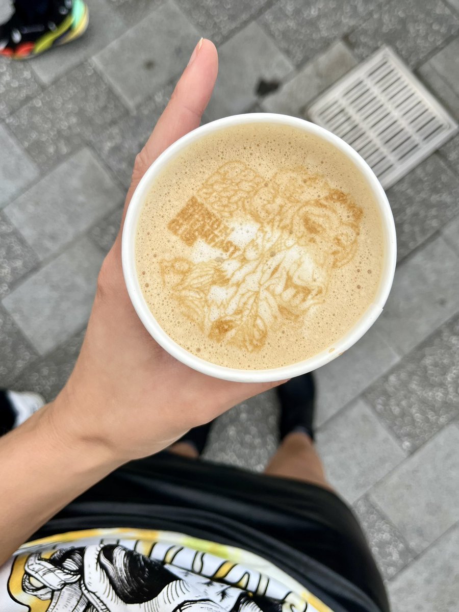 Had to get the mutant on a latte! Too pretty to drink. Thanks <a href="/BoredBreakfast/">BoredBreakfastClub</a> ☕️ #ApeFest2022