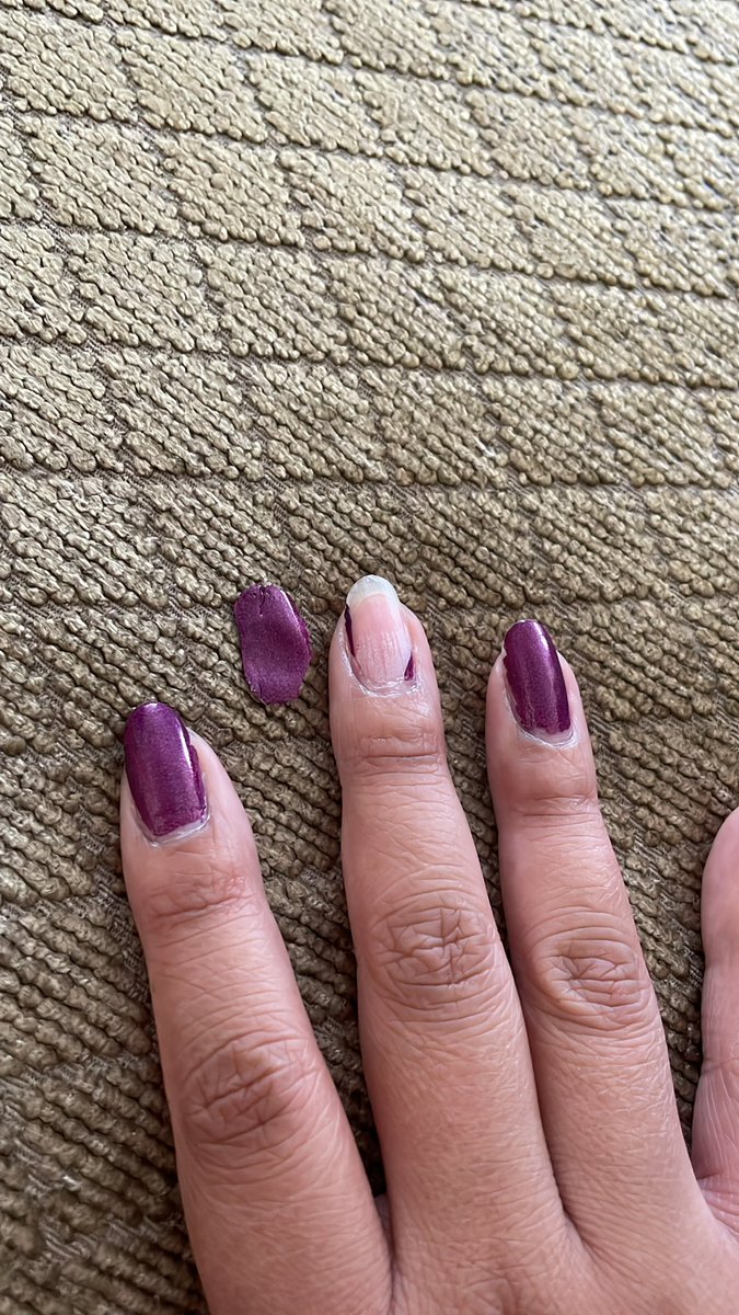 Anymo88's tweet photo. My @holotaco polish peeled off my nail. And I didn’t even use a peely base…🤷🏻‍♀️ https://t.co/lqOOxvKBjx
