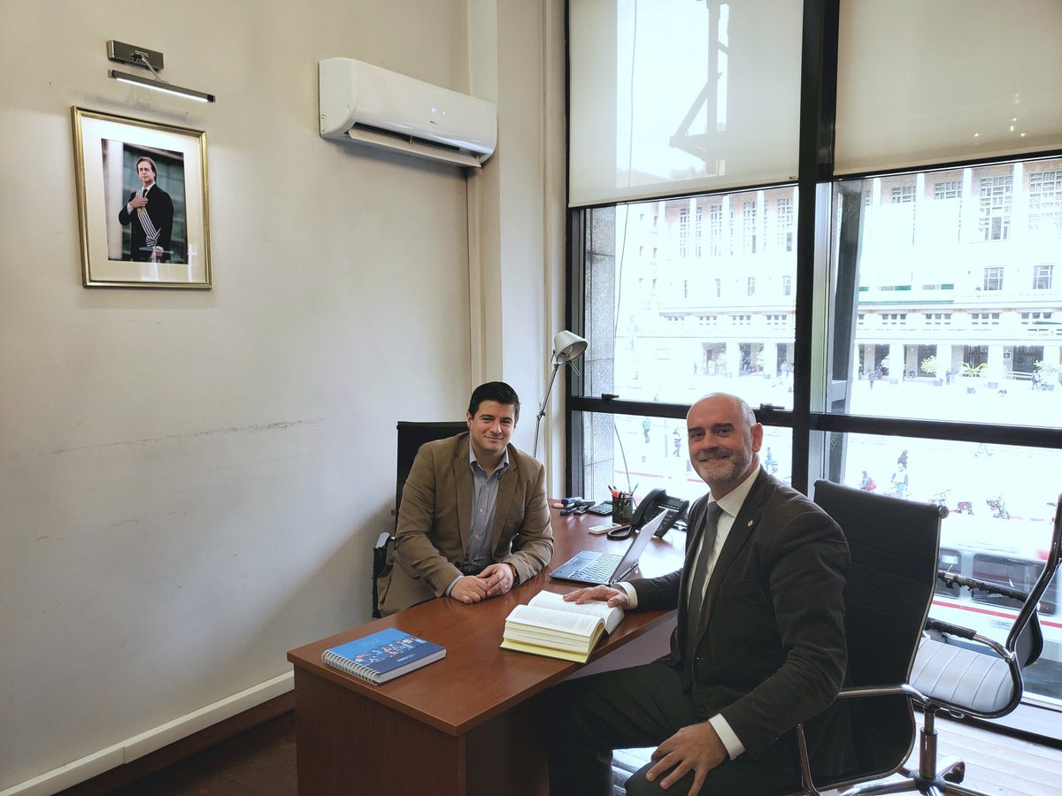 Siempre es un gusto recibir al Secretario Redactor de la Cámara de Senadores y amigo @PGustavoSanchez . Planificando acciones conjuntas en materia de acceso a la información normativa.