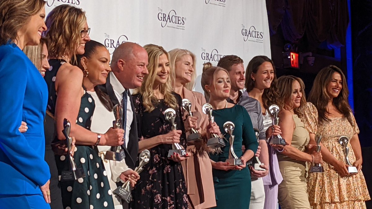heatherhunterdc's tweet image. Very honored to receive The 2022 Talk Radio Producer Award at #thegracies. Many thanks to @LarryOConnor, the @WMALDC team, my husband @derekahunter & @AllWomeninMedia for their support!