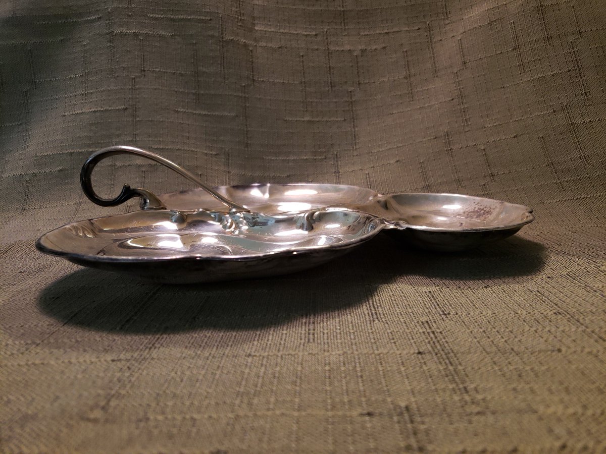 atticesoterica's tweet photo. Vintage Unsigned Tri Section Versatile Silver Plated Metal Dish With Handle, Pickle, Nut, Candy, Condiment Relish Leaf Shaped Serving Vessel https://t.co/EpPzKHS6yi #Curios #AtticEsoterica #ThreeParts https://t.co/ptQUFCKWSt