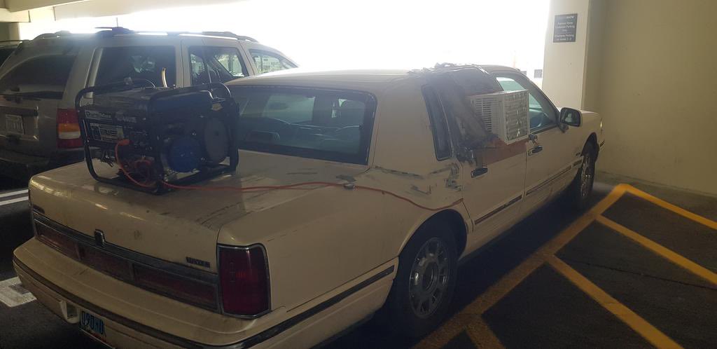 djpaulywoodWin's tweet image. Sold my house for #hex and now living in my car 

#hexflex