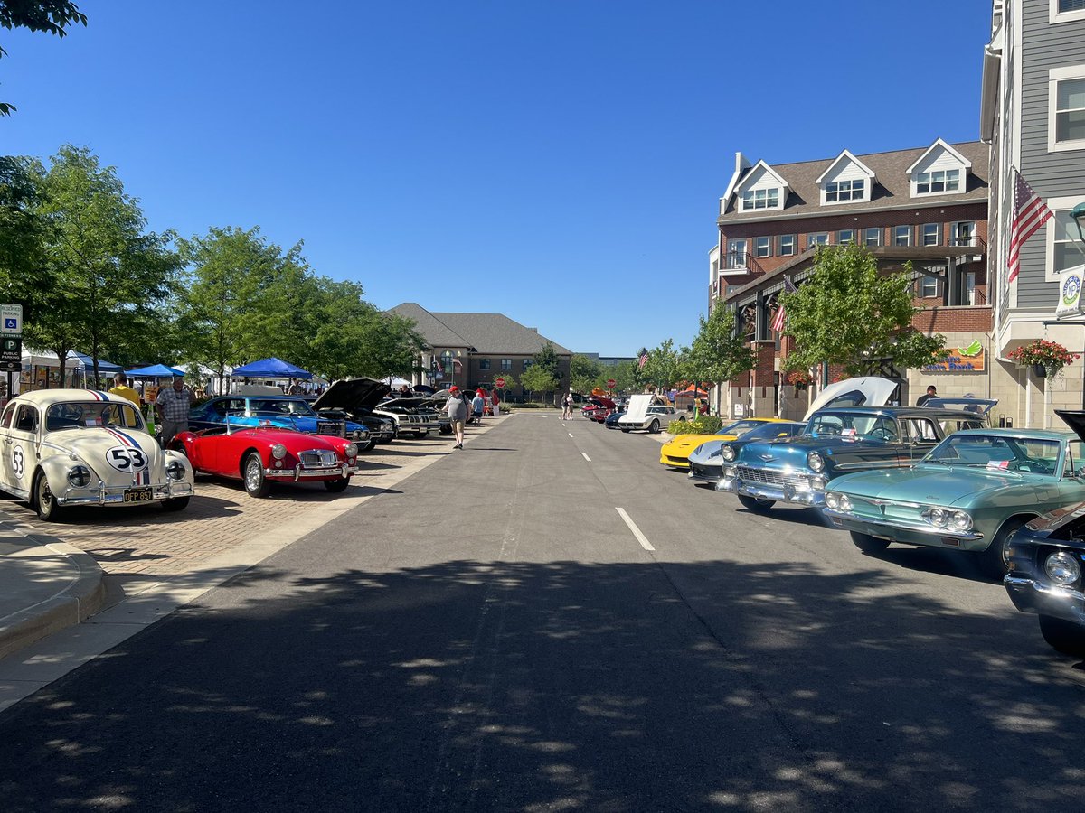 FishersIN's tweet photo. We’re having a blast at the @SparkFishers Car and Art Show tonight! Stop by for free fun until 9pm- we have food, drinks, around 70 exotic and vintage cars and 30 local artisans selling their work. Learn more at https://t.co/K8MaeoGoG9 #sparkfishers #fishersart https://t.co/ZLeitOjG7j