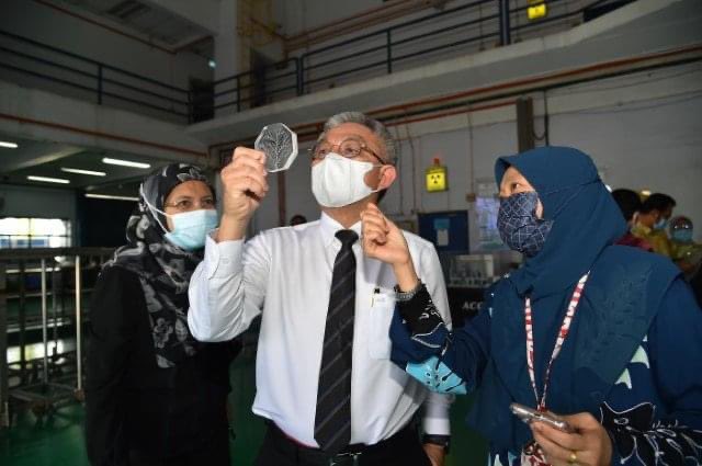 YB Dato' Sri Dr. Adham Baba, Menteri Sains, Teknologi dan Inovasi (MOSTI) hari ini telah mengadakan Lawatan Kerja ke Rumah Hijau Gama (GGH) , Tapak Kajian Rumput Napier, Loji Penyinaran ALURTRON  & Loji Penyinaran MINTEc-Sinagamma 
#MOSTI
#nuklearmalaysia
#STIpemacuekonomi