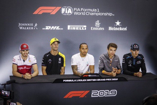 FernandoLessa_1's tweet photo. F 1
A partir do GP da Inglaterra FIA vai retomar as coletivas de imprensa da F1, às quintas-feiras, com dez pilotos separados em dois grupos de cinco.
#F1 #Formula1 #EnglandGP https://t.co/wbokpr2qk1