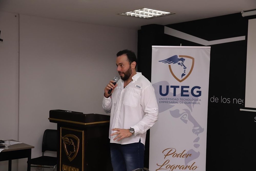FDLibertad's tweet photo. En nuestro módulo de emprendimiento y finanzas nos acompañó Gonzalo Albán @Gonzaloxam quien capacitó a nuestras alumnas en “Design thinking aplicado en proyectos” 💡 🌟 @CristinaReyesec @fhs_ecuador https://t.co/DXZlX7Ct5U