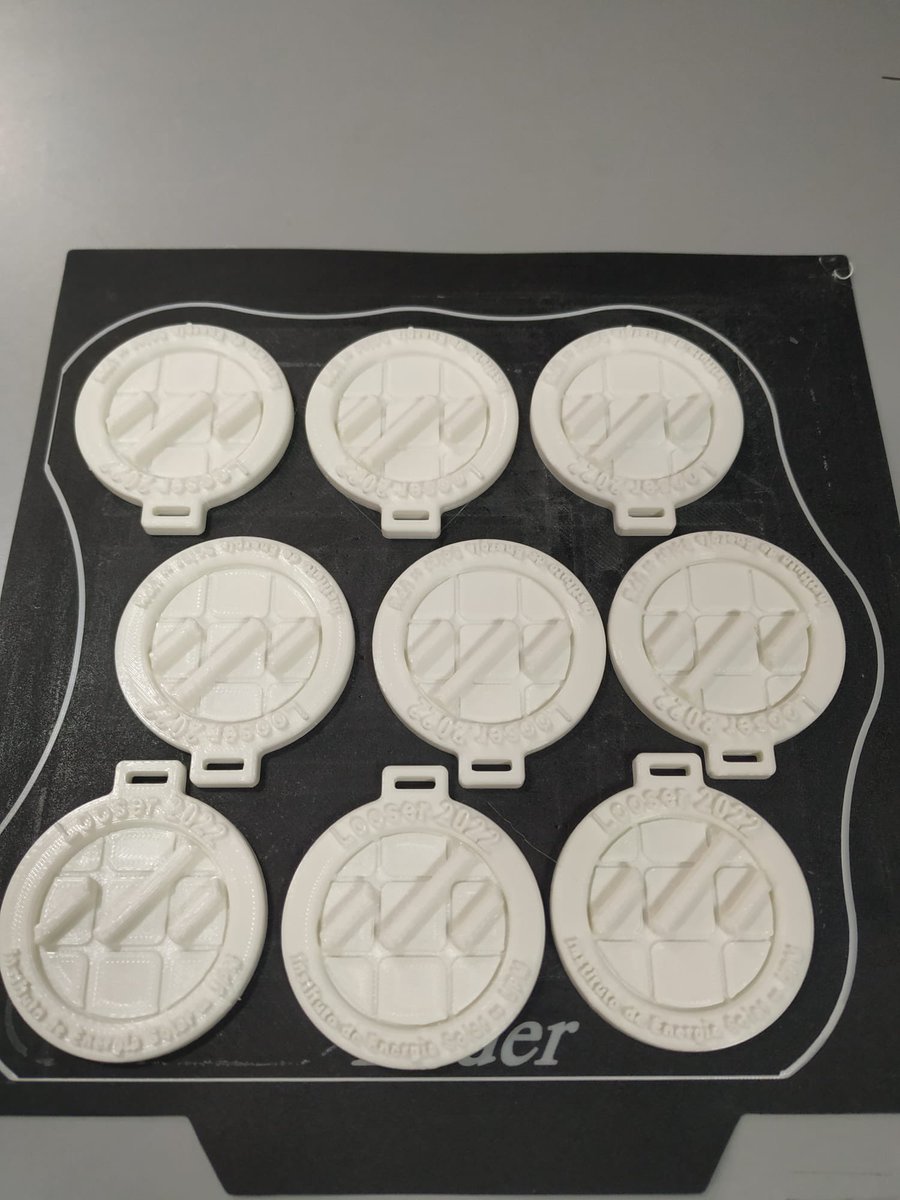 We have completed a cycle of awesome Scientific Talks at the Solar Energy Institute!!! It has been a delight to organise it for such excellent students 🤩 I had to award them all with 3D printed gold medals! 🤣🤣🤣 #InstitutodeEnergiaSolar @La_UPM #solarenergy #energiasolar