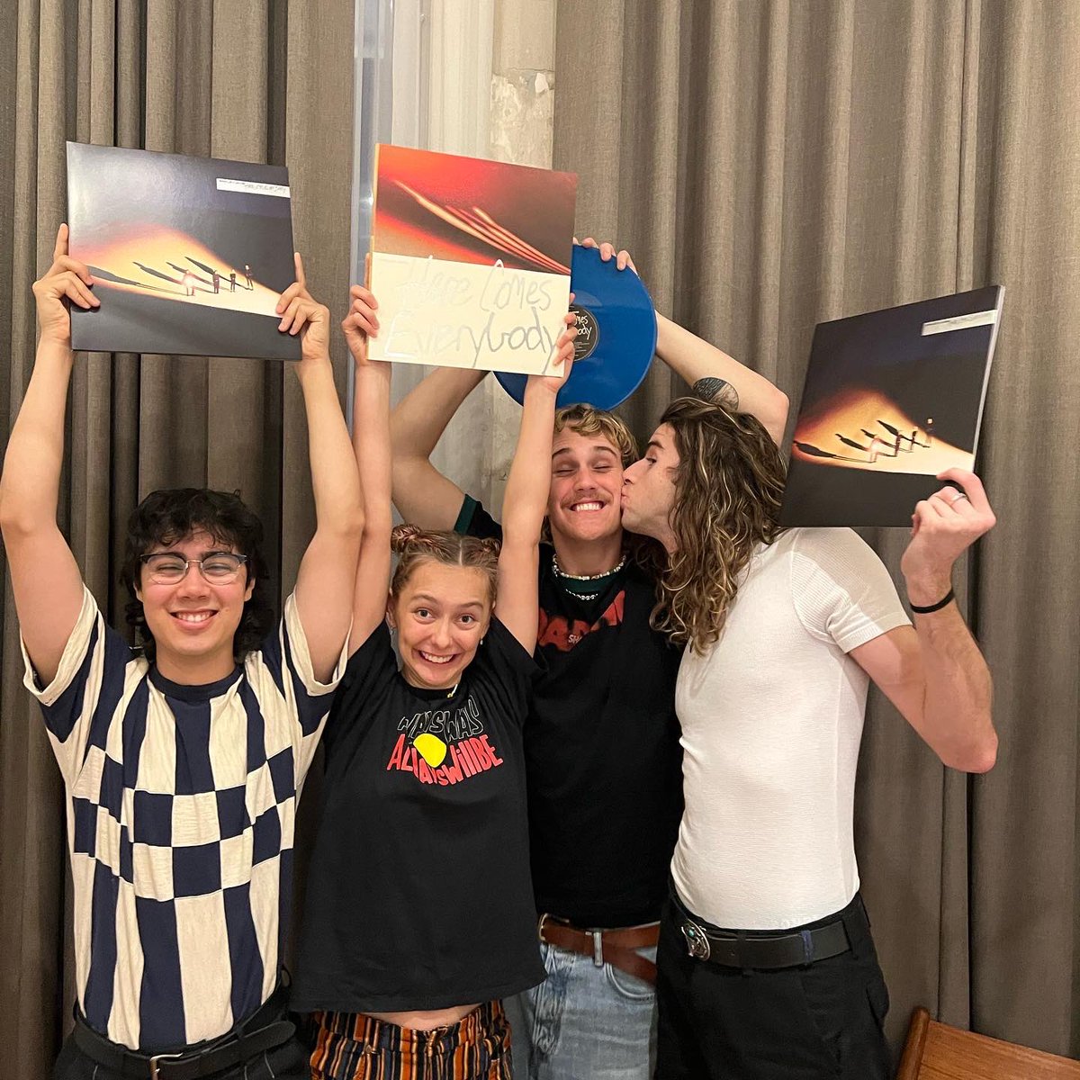 here comes everybody, the new album, all yours from now til forever. thank you for listening ❤️ spaceyjane.ffm.to/herecomesevery…