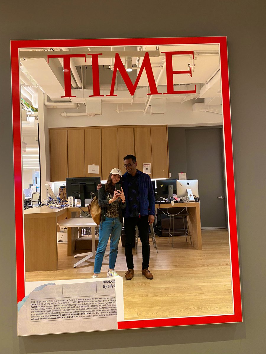 shellmasterflex's tweet image. How it started/ How it's going: 2018 vs 2022
@BharatKrish n I are founders attending @startlead. Now he's prez of @timepieces, I'm RM @mercury, we're gossiping at #NFTNYC